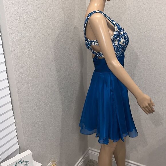 Alyce Paris intricately detailed blue sequin formal dress. Fully lined. - Picture 3 of 7